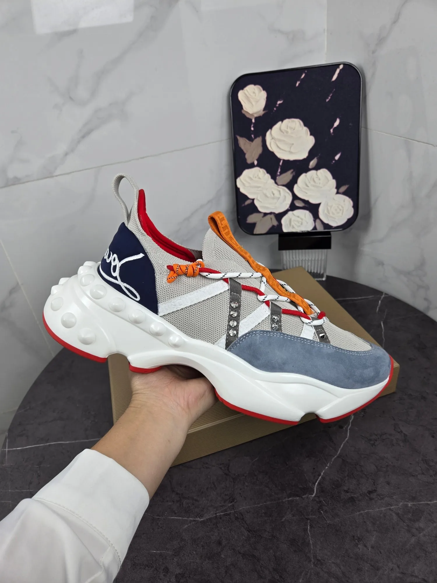 Men's shoes 💰700 Fashionable brand Chri*stian loubou*tin original single item New CL red-soled shoes latest series for casual couples, uppers are made of imported Lycra + high-density breathable fly weave, environmentally friendly high-elastic suction mold feet will never delaminate, the outsole is made of super non-slip and wear-resistant PU + vacuuming Two-color combination Size: Female 35-43 Male 38-47 Comes with a handbag, card, shoehorn "full package